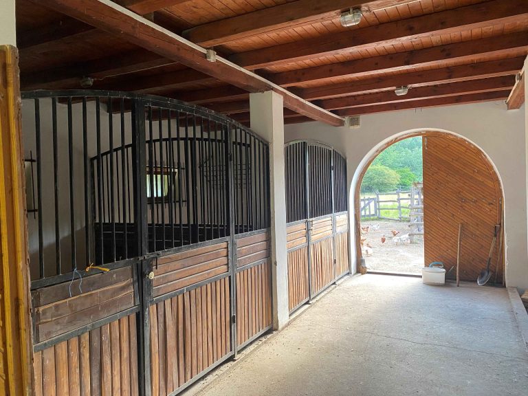 Istallo barn 2 768x576